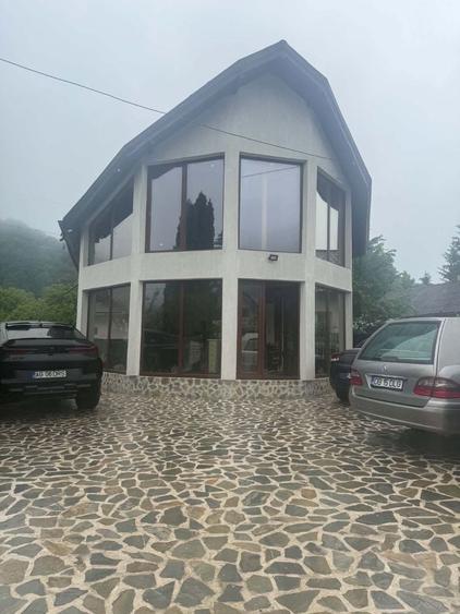 Casă cu 4 camere în Groșani