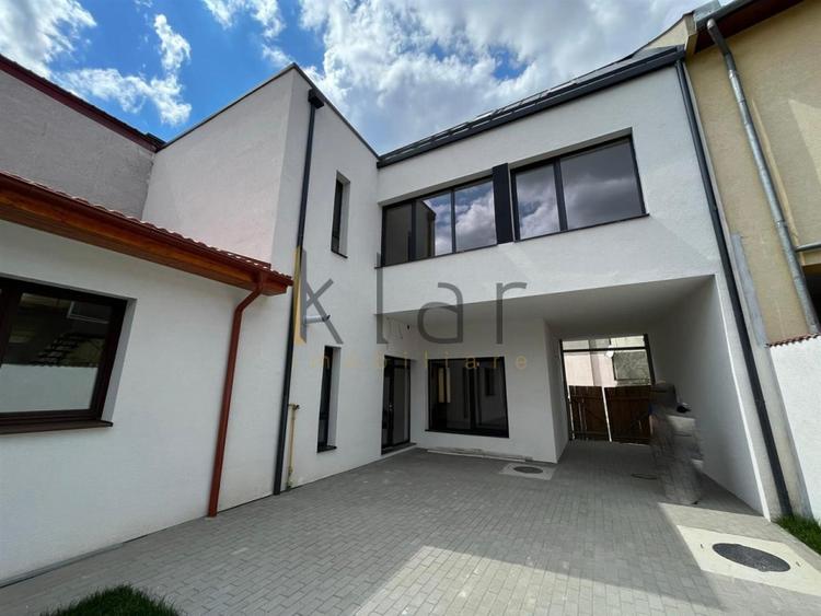 Birou, de 260 mp, în Central