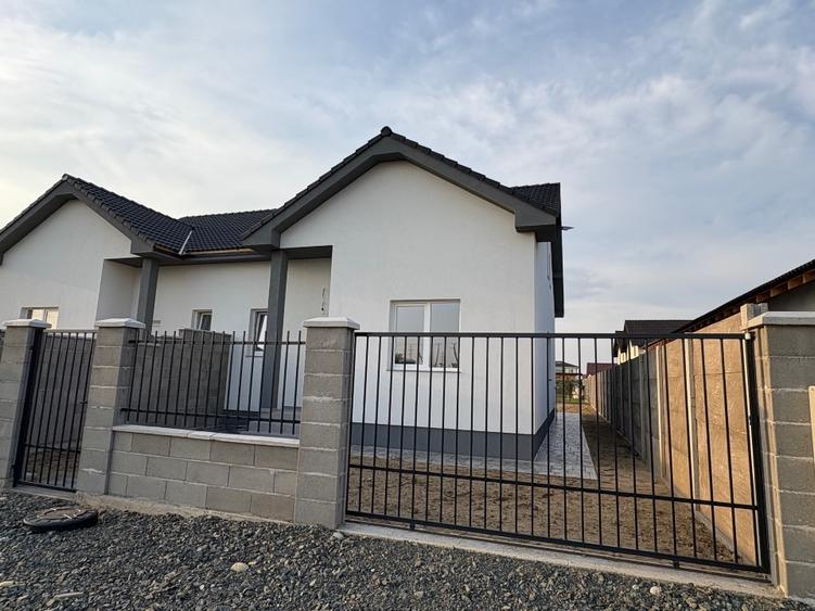 Duplex cu 3 camere cu Canalizare în Moșnița Nouă