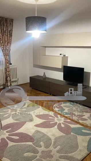 Apartament cu 3 camere decomandat în Hala Centrală