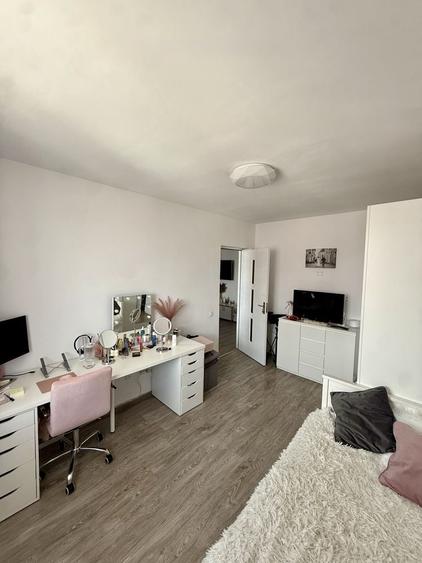 Apartament cu 3 camere decomandat în Florești