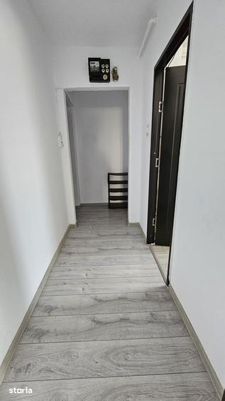 Apartament cu 2 camere semidecomandat în Tractorul