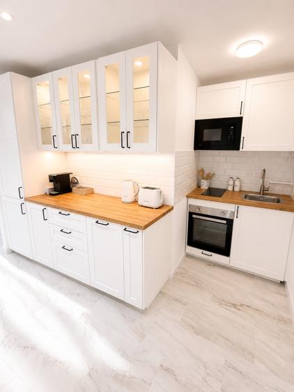 Apartament cu 3 camere decomandat, mobilat în Far