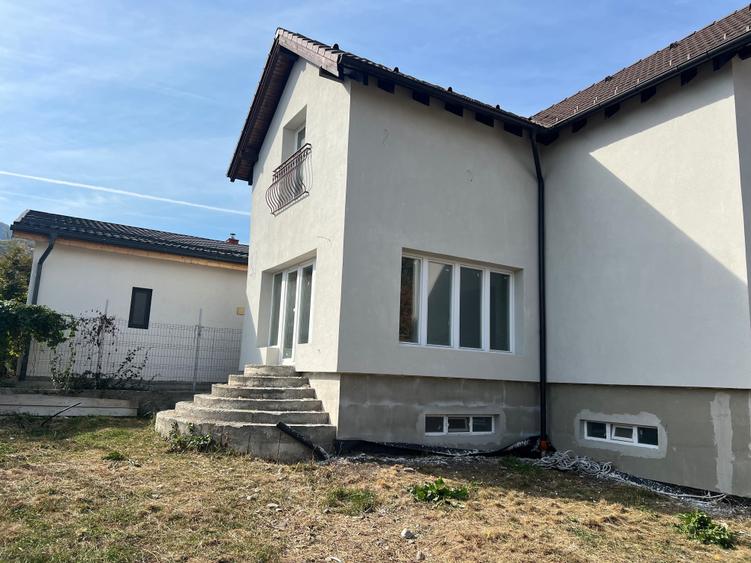 Casă cu 3 camere în Sadu