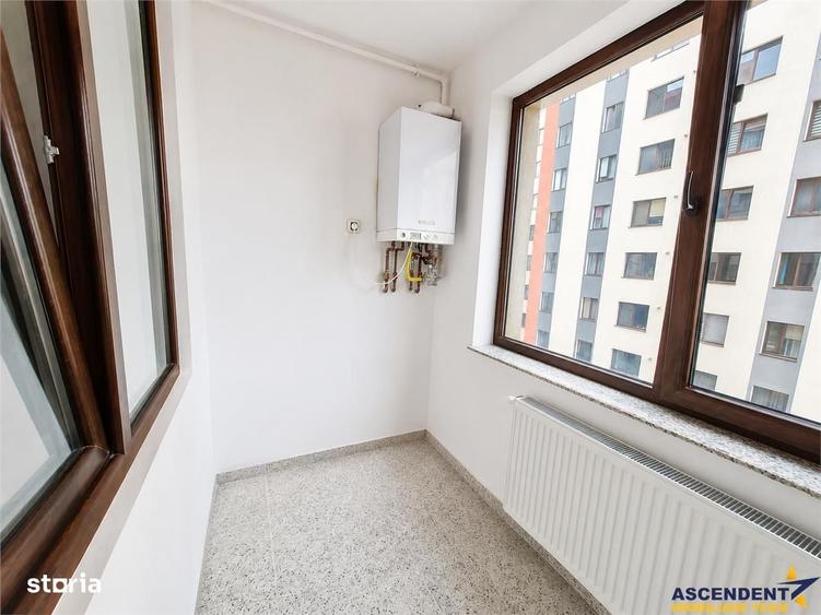Apartament cu 3 camere decomandat în Tractorul