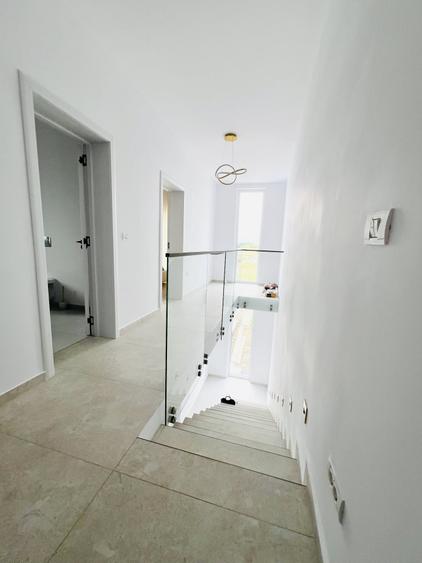 Duplex cu 4 camere cu Canalizare în Giarmata