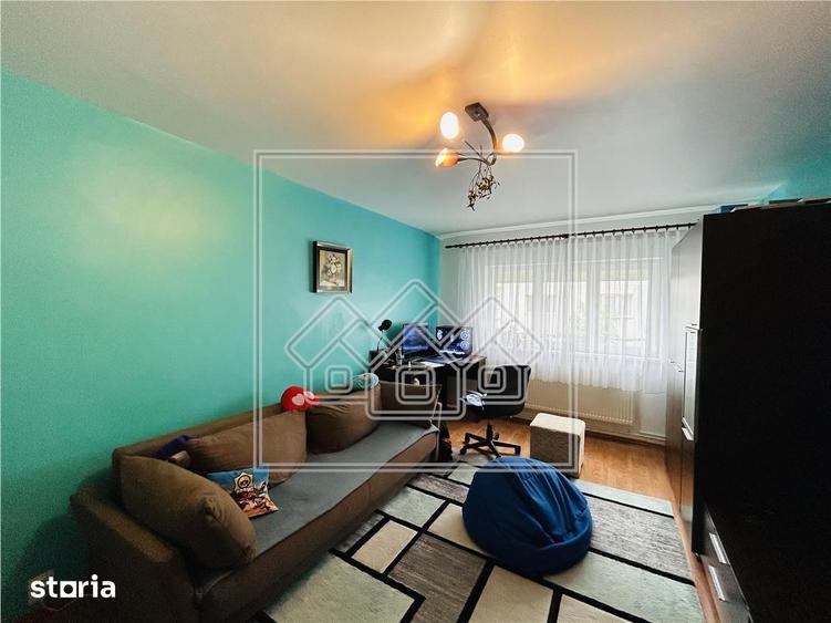 Apartament cu 2 camere decomandat în Calea Dumbrăvii