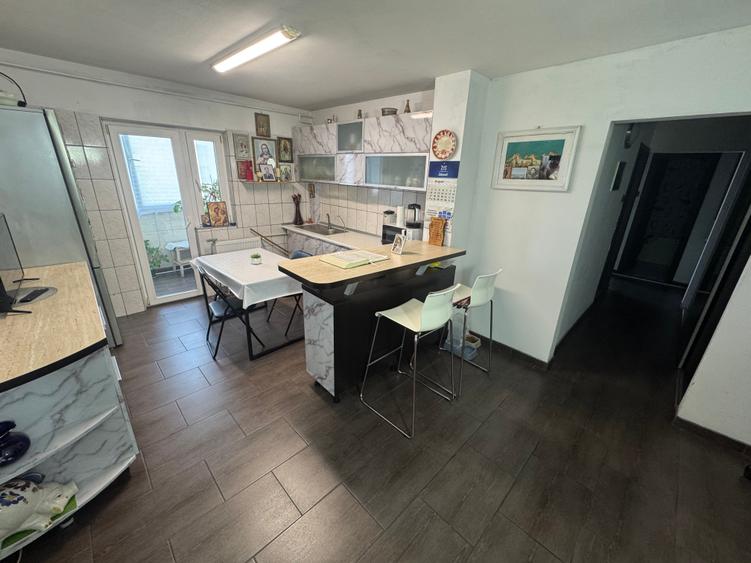 Apartament cu 3 camere decomandat în Sebastian