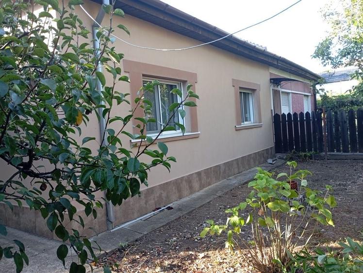 Proprietar vand casa cu713m teren in Calea Lipovei pe str ion Roata nr51 cu 4camere 2 bai si 2 bucatari camera tehnica , camara si garaj - 6