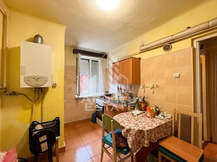 Garsonieră decomandată în Central
