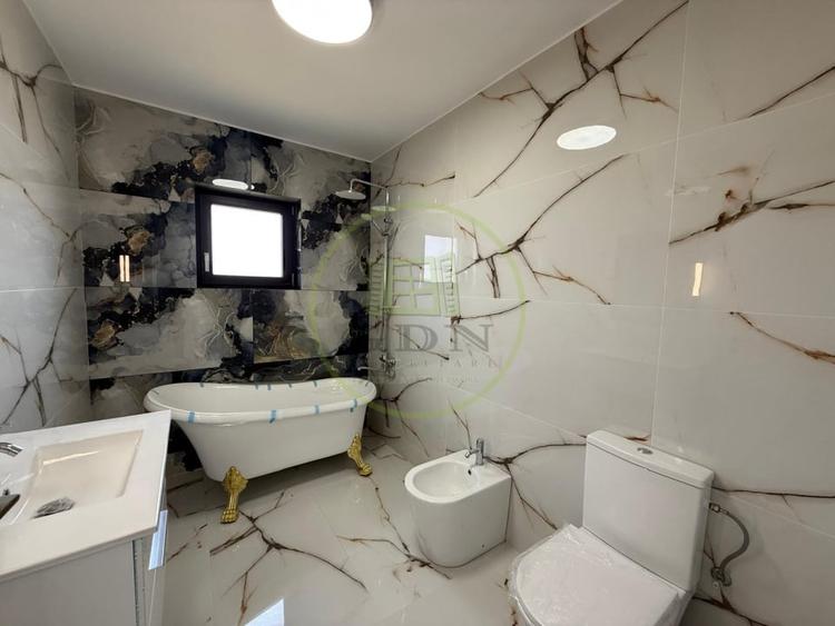 Casă individuală cu 6 camere cu Canalizare în Preajba