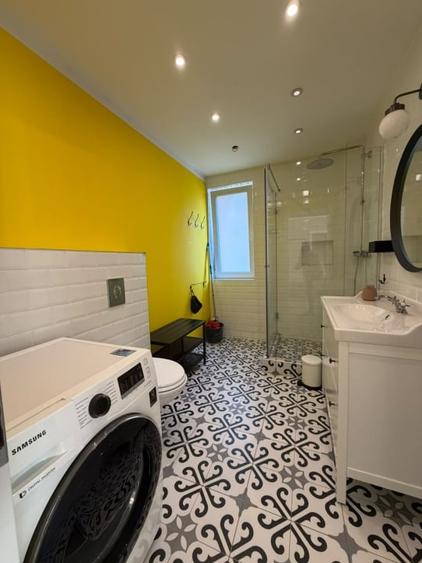 Apartament cu 3 camere semidecomandat, mobilat în Orașul Vechi