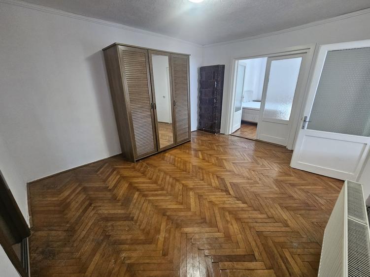 Casă individuală cu 5 camere cu Canalizare în Andrei Mureșanu