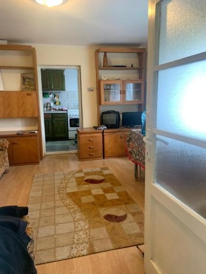 Apartament cu 2 camere semidecomandat, mobilat în Central