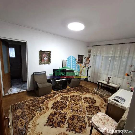 Apartament cu 3 camere semidecomandat în Gară
