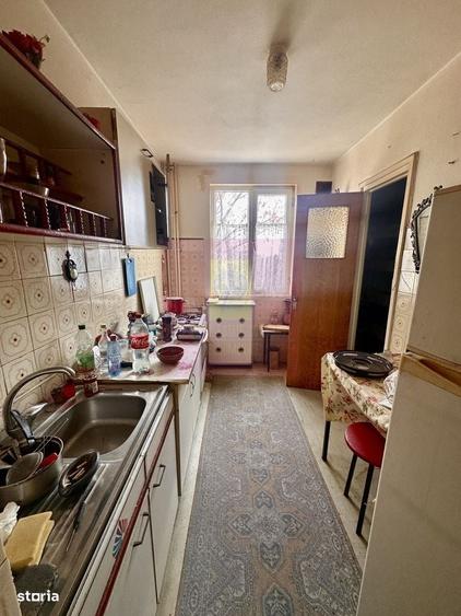 Apartament cu 3 camere semidecomandat în Rahova