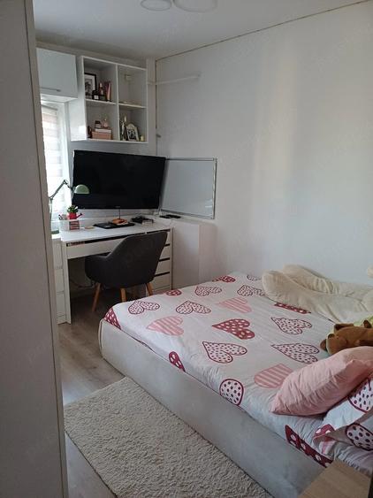 Apartament cu 3 camere decomandat, mobilat în Central