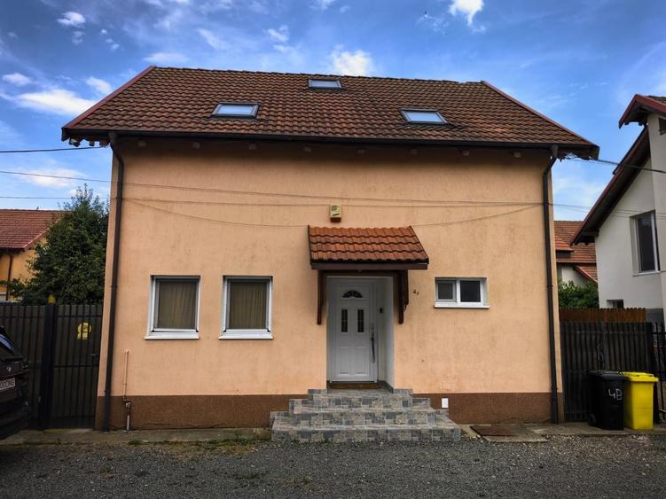 Casă cu 3 camere în Dumbrăvița