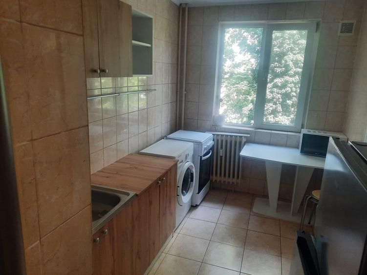 Apartament cu 3 camere decomandat în Drumul Taberei