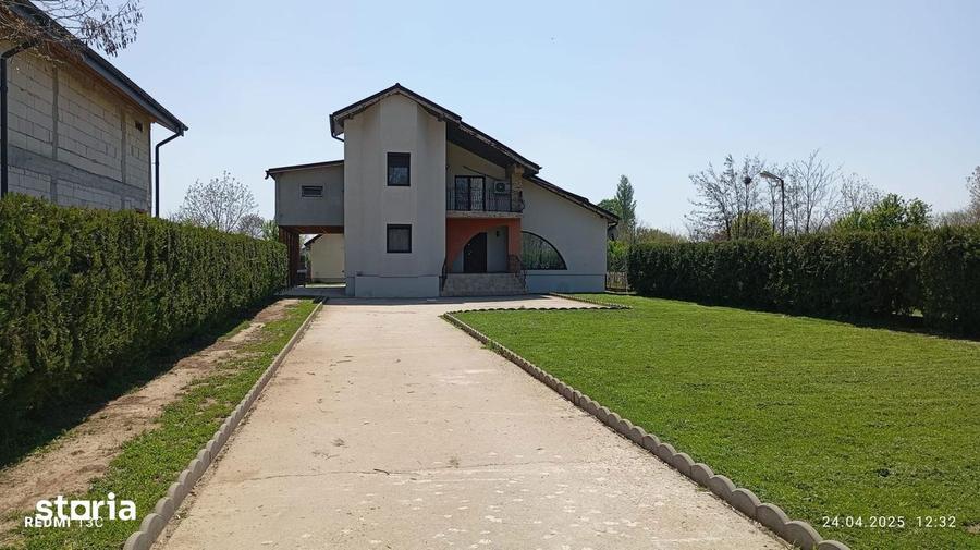 Casă cu 5 camere cu Teren 2994 Mp în Ogrezeni