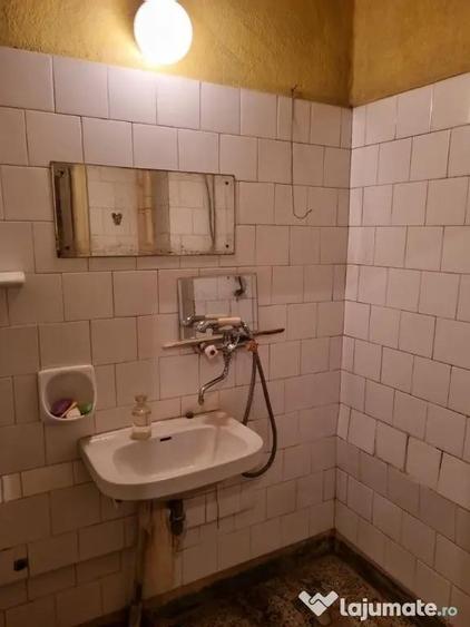 Garsonieră decomandată în Girocului
