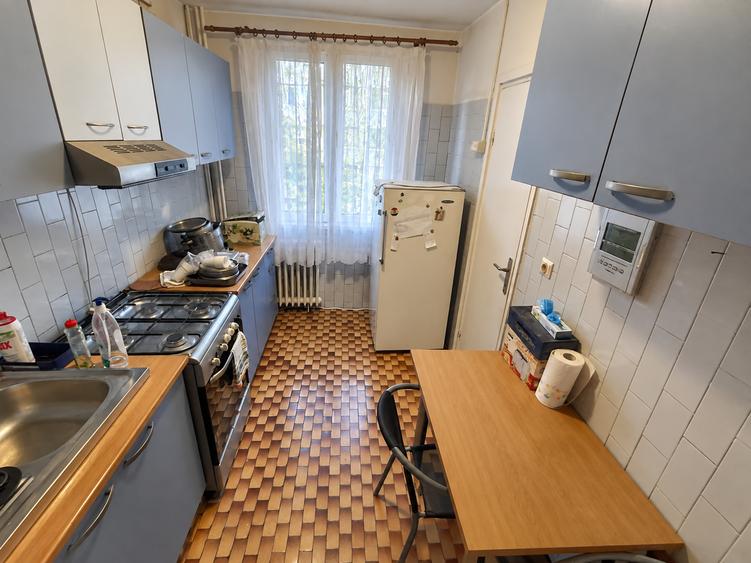 Apartament cu 3 camere decomandat în Titan