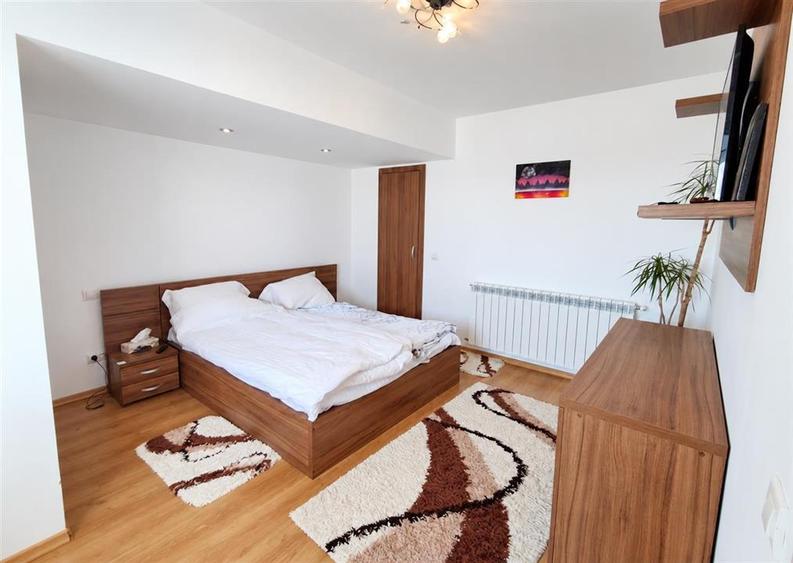Apartament cu 3 camere decomandat, mobilat în Calea Poplăcii