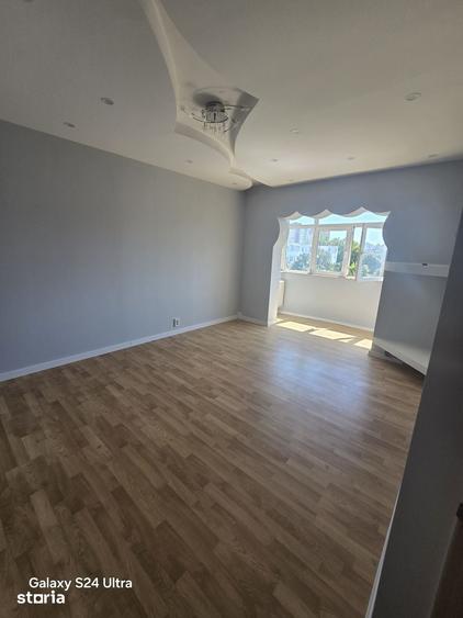 Apartament cu 4 camere decomandat în Calea București