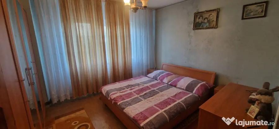 Apartament cu 3 camere decomandat în 1 Mai