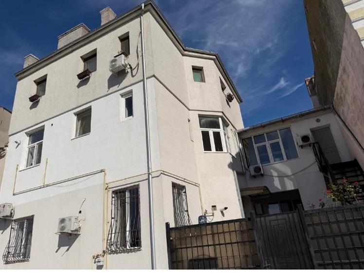 Apartament cu 5 camere decomandat în Peninsula