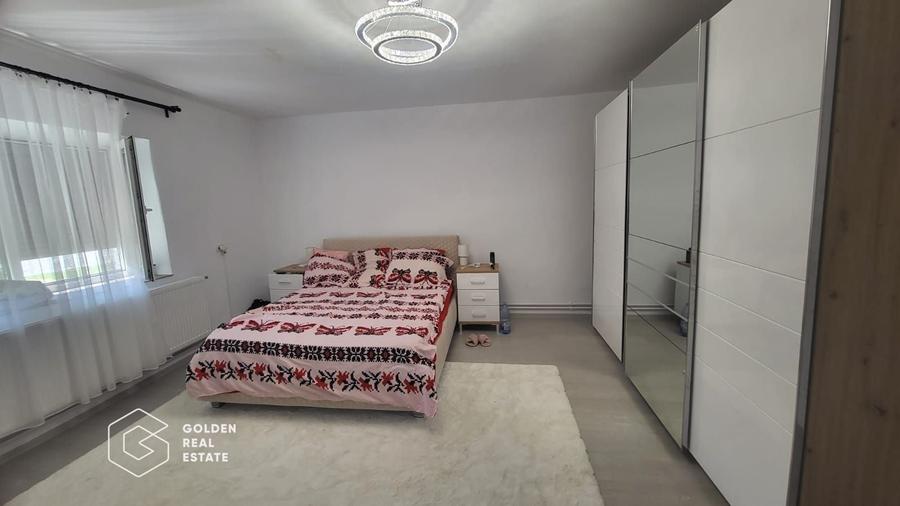 Casă individuală cu 4 camere cu Canalizare în Urseni