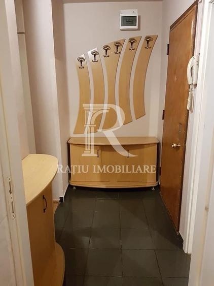 Apartament cu 3 camere decomandat, mobilat în Rogerius