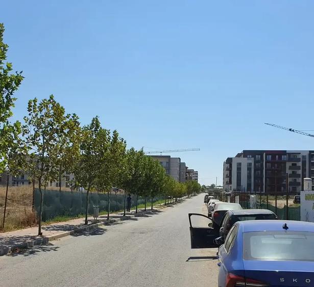 Garsonieră decomandată în Titan