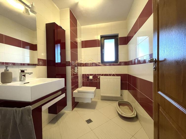 Casă individuală cu 6 camere cu Canalizare în Balotești
