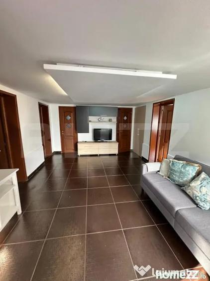 Doua apartamente la casa, teren 250 mp, gradina, garaj, - 2