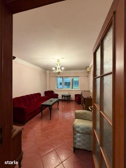 Apartament cu 3 camere decomandat în Tei