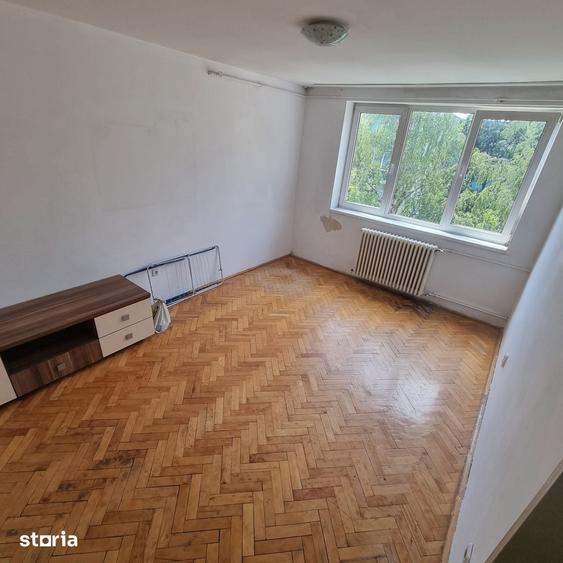 Apartament cu 2 camere decomandat în Plopilor