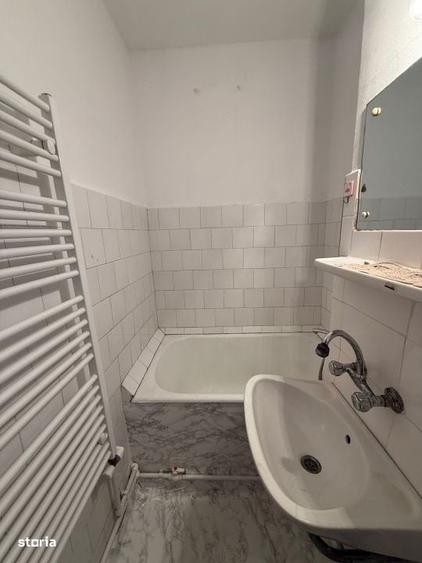 Apartament cu 2 camere semidecomandat în Craiovița Nouă