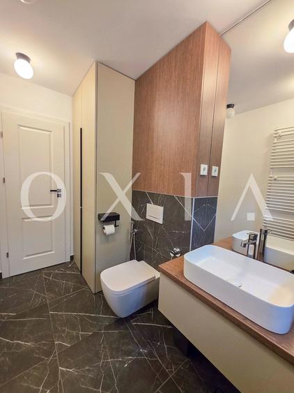 Apartament cu 3 camere semidecomandat în Circumvalațiunii
