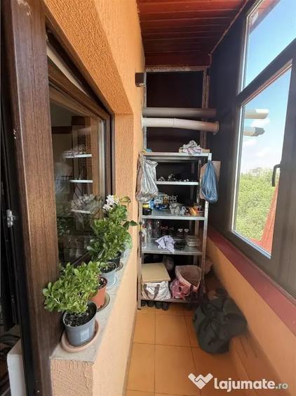 Apartament cu 2 camere semidecomandat în Tei
