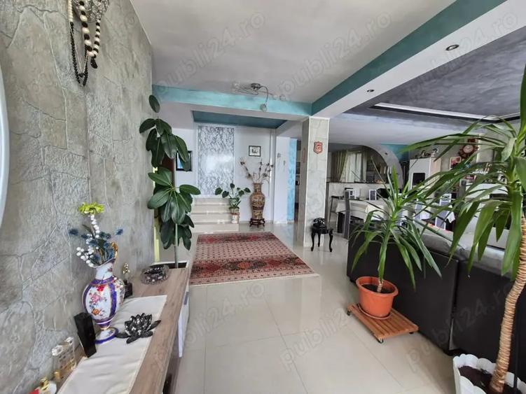 Casă cu 6 camere cu Teren 300 Mp în Eforie