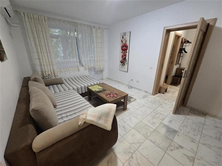 Apartament cu 2 camere semidecomandat, mobilat în Tomis II