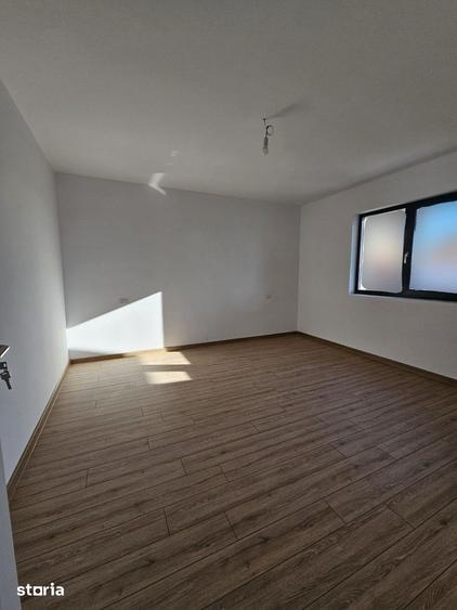 Casă cu 4 camere cu Teren 400 Mp în Central