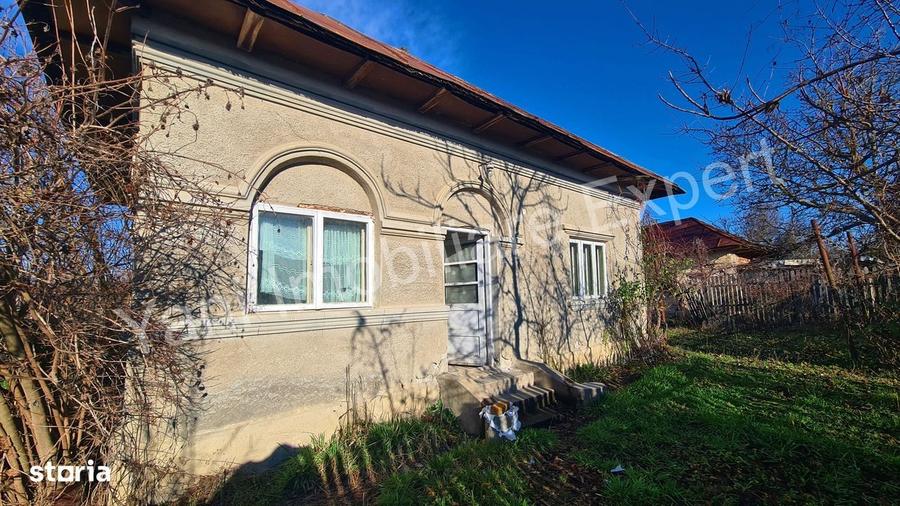 Casă cu 2 camere cu Teren 3500 Mp în Merișani