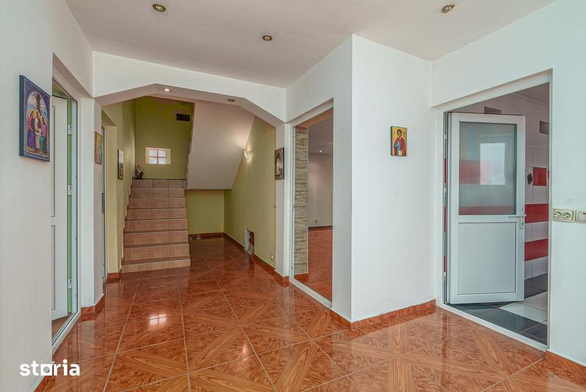 Casă cu 5 camere cu Teren 323 Mp în Giulești