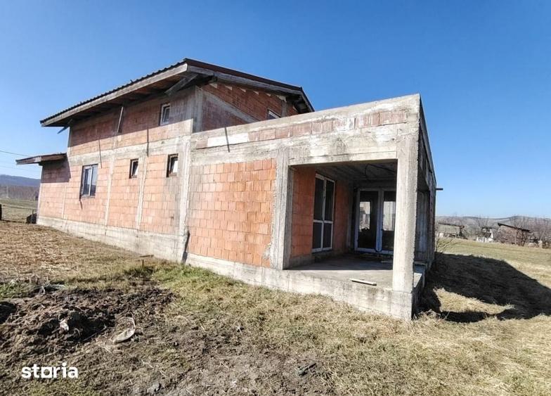 Casă cu 5 camere cu Teren 1843 Mp în Jucu