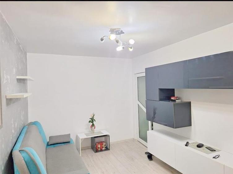 Apartament cu 3 camere nedecomandat, mobilat în Milcov