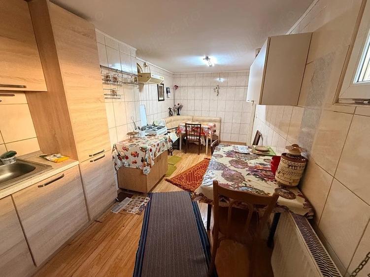 De inchiriat Casa modesta 4 camere - 4