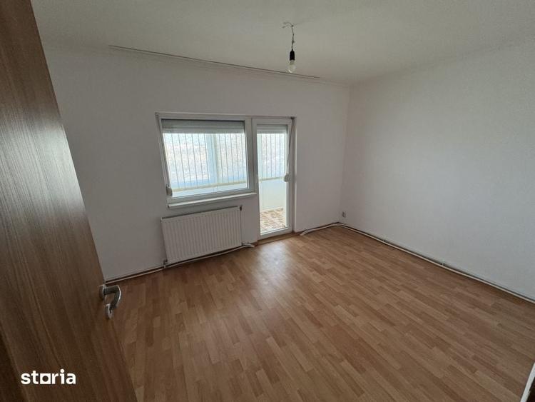 Apartament cu 3 camere decomandat în Micro 16