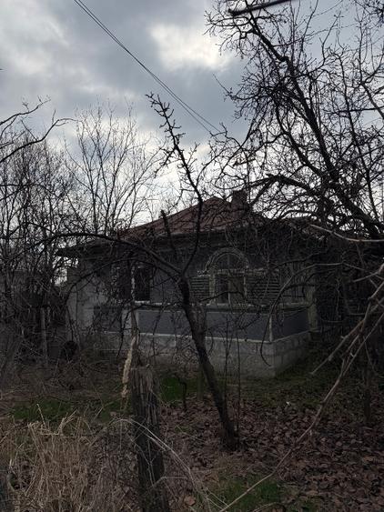 Casă individuală cu 4 camere cu Teren 3500 Mp în Istrița de Jos